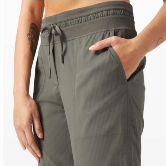 Lululemon Dance Studio Mid-Rise Khaki Green Athletic Pants Joggers Crop 25" Sz 4 - Picture 6 of 14